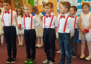 Chłopcy z grupy 8 podczas występu.