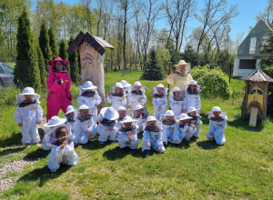 Wycieczka do pasieki edukacyjnej grupa 3 i 4
