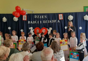 Występy dzieci na dzień Babci i Dziadka