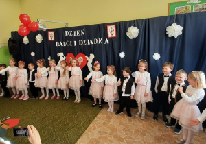 Występy dzieci na dzień Babci i Dziadka