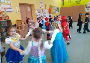 Taniec dzieci z grupy 5.