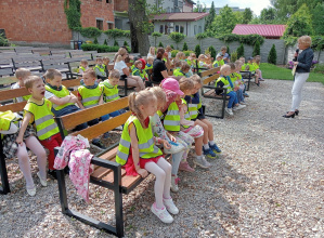 CZYTANIE W BIBLIOTECE