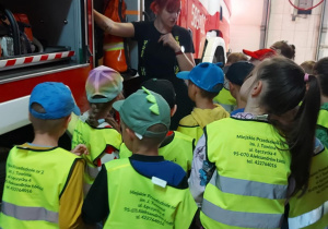 Grupa przedszkolna w budynku straży pożarnej