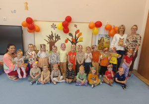 Wspólne zdjęcie grupy III podczas Balu jesieni.