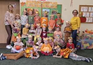 Wspólne zdjęcie grupy V podczas Balu jesieni.