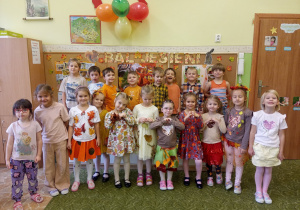 Wspólne zdjęcie grupy II podczas Balu jesieni.