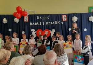 Występy dzieci na dzień Babci i Dziadka