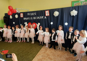 Występy dzieci na dzień Babci i Dziadka