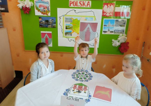Dzieci z grupy 8 wybrały poprawnie herb Aleksandrowa Łódzkiego.