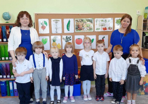 Na zdjęciu dzieci z grupy 9 z paniami wychowawczyniami: Lidią Lichańska, Ewą Mirowską